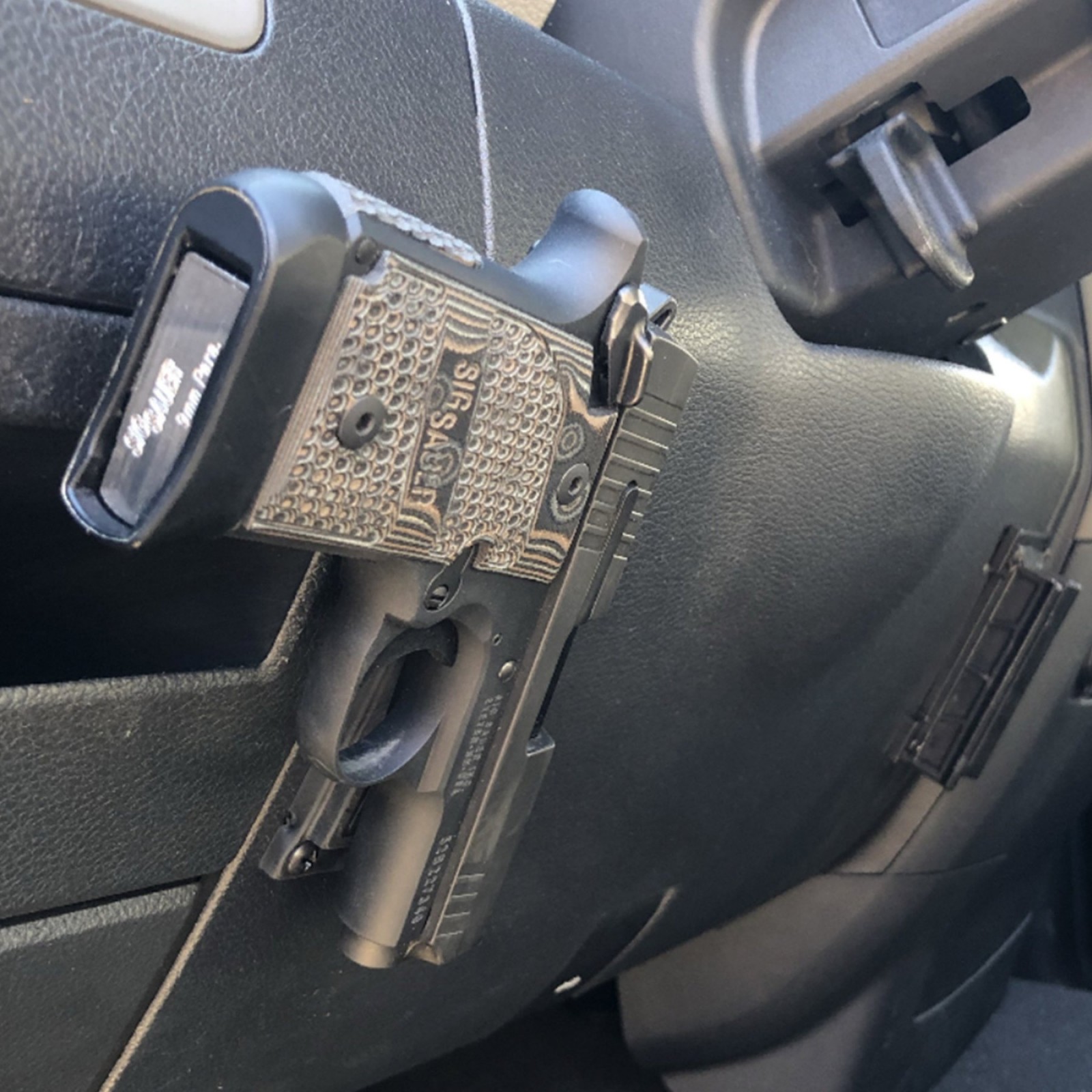 VULCAN QUICKMAG MAGNETIC MOUNTABLE KNIFE GUN MAGAZINE HOLDER on www.Gun ...